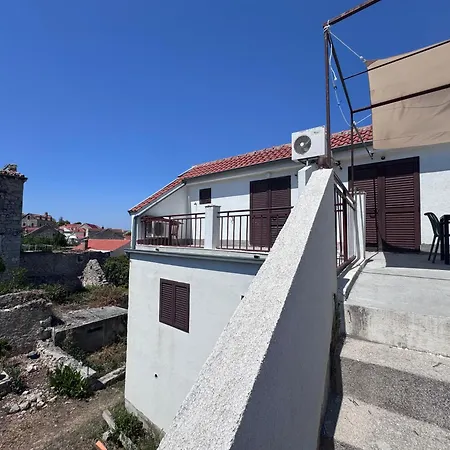 Barco Molo Zlarin